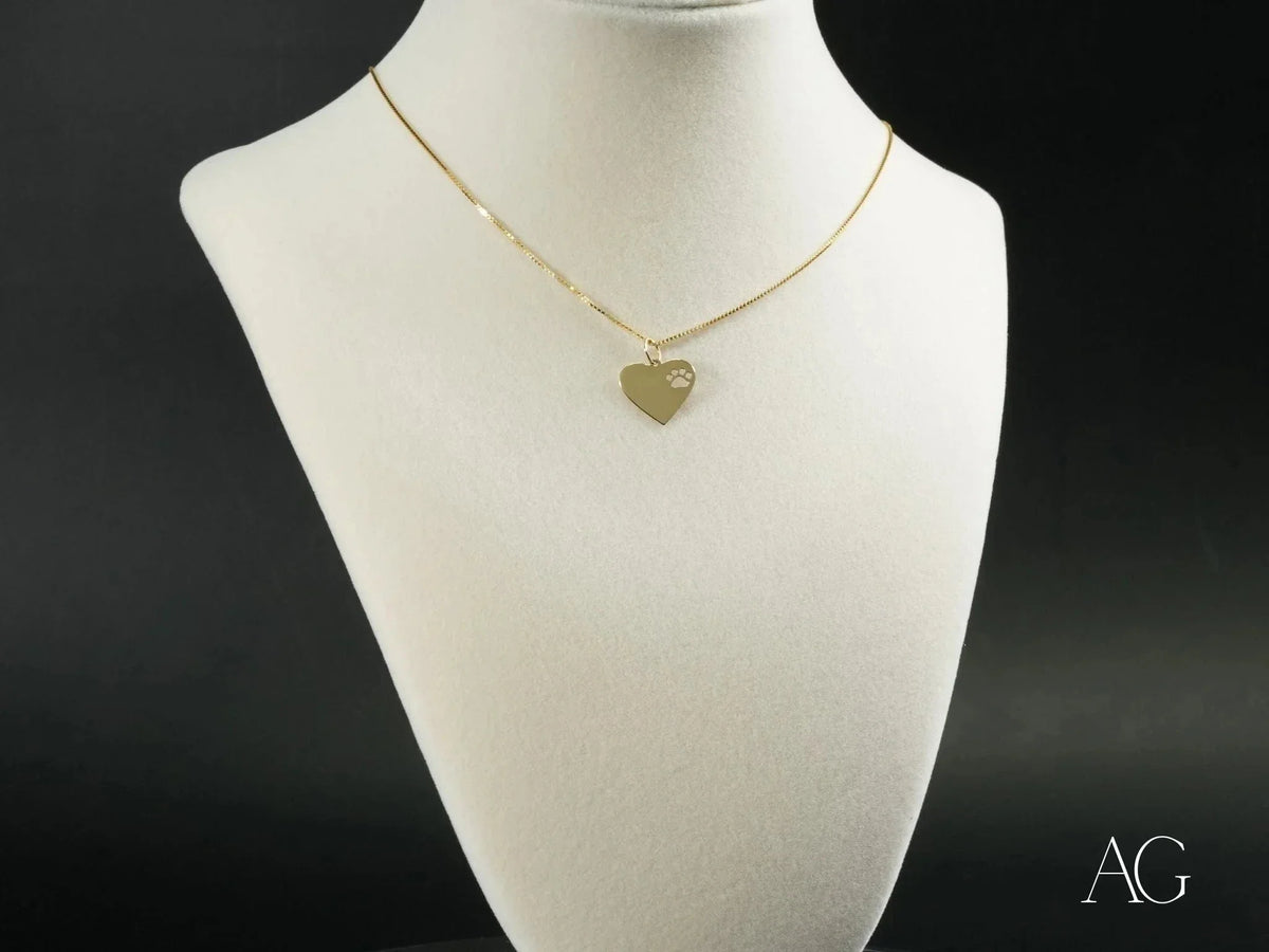 Golden Paws pet lovers pendant: gold heart necklace with diamond accent
