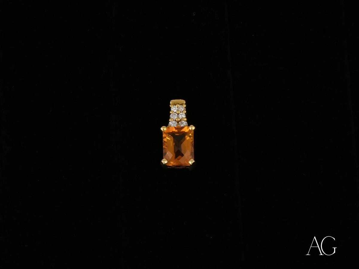 Golden Radiance Pendant in 18k solid gold with orange gemstone