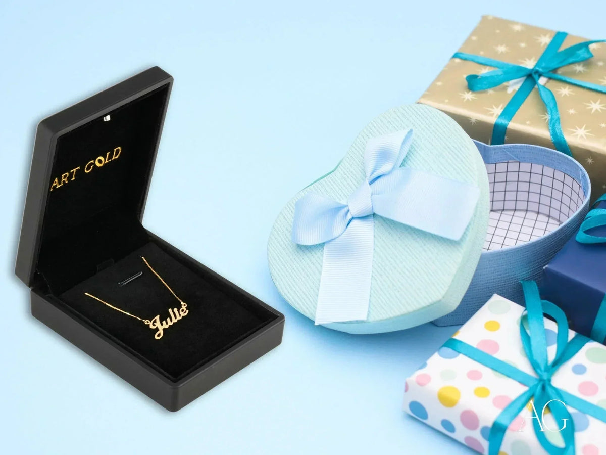 Golden Signature Necklace: Gold Julio Nameplate in Black Gift Box