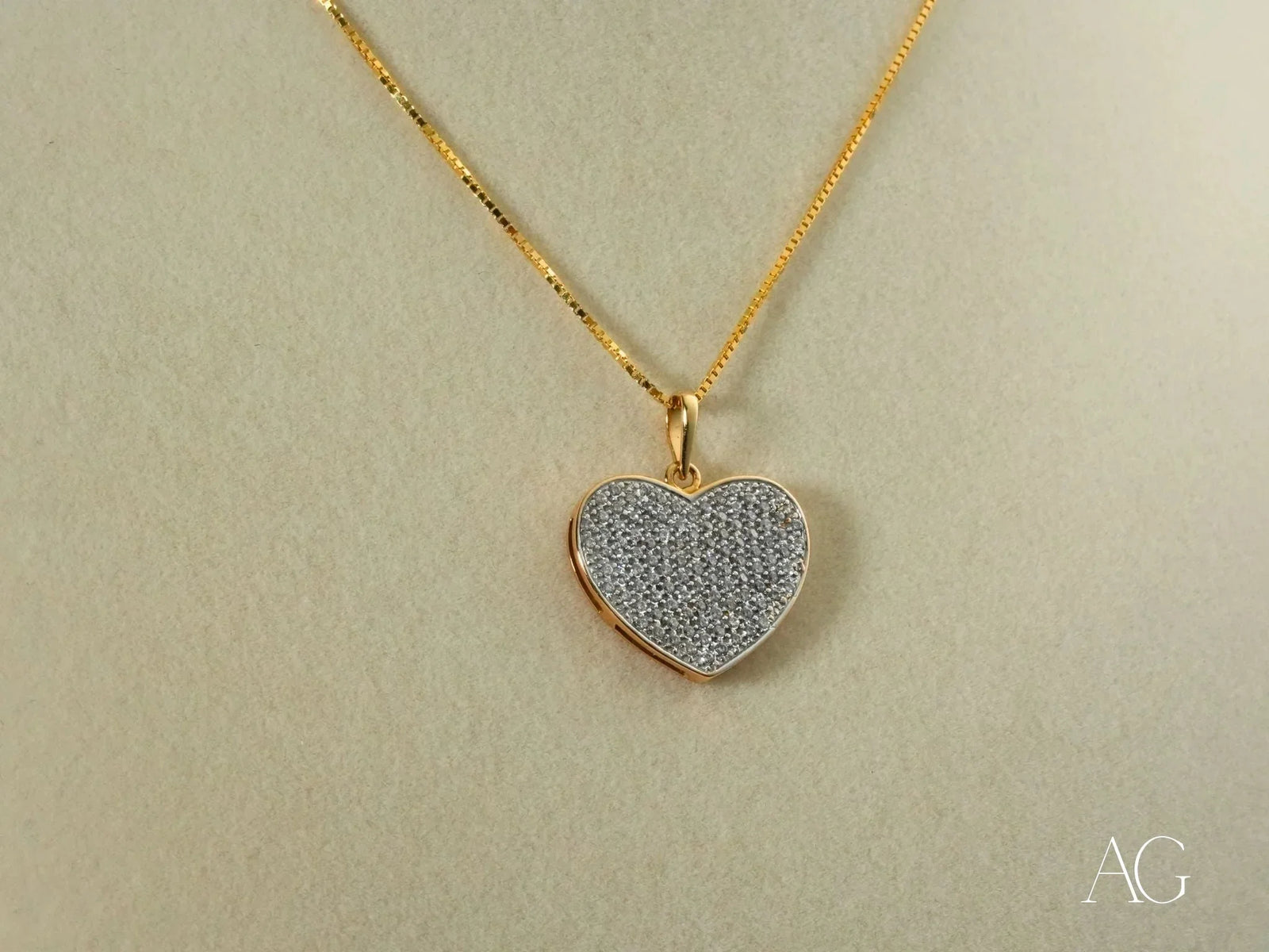 18k solid gold heart pendant necklace with glittering diamond-encrusted heart