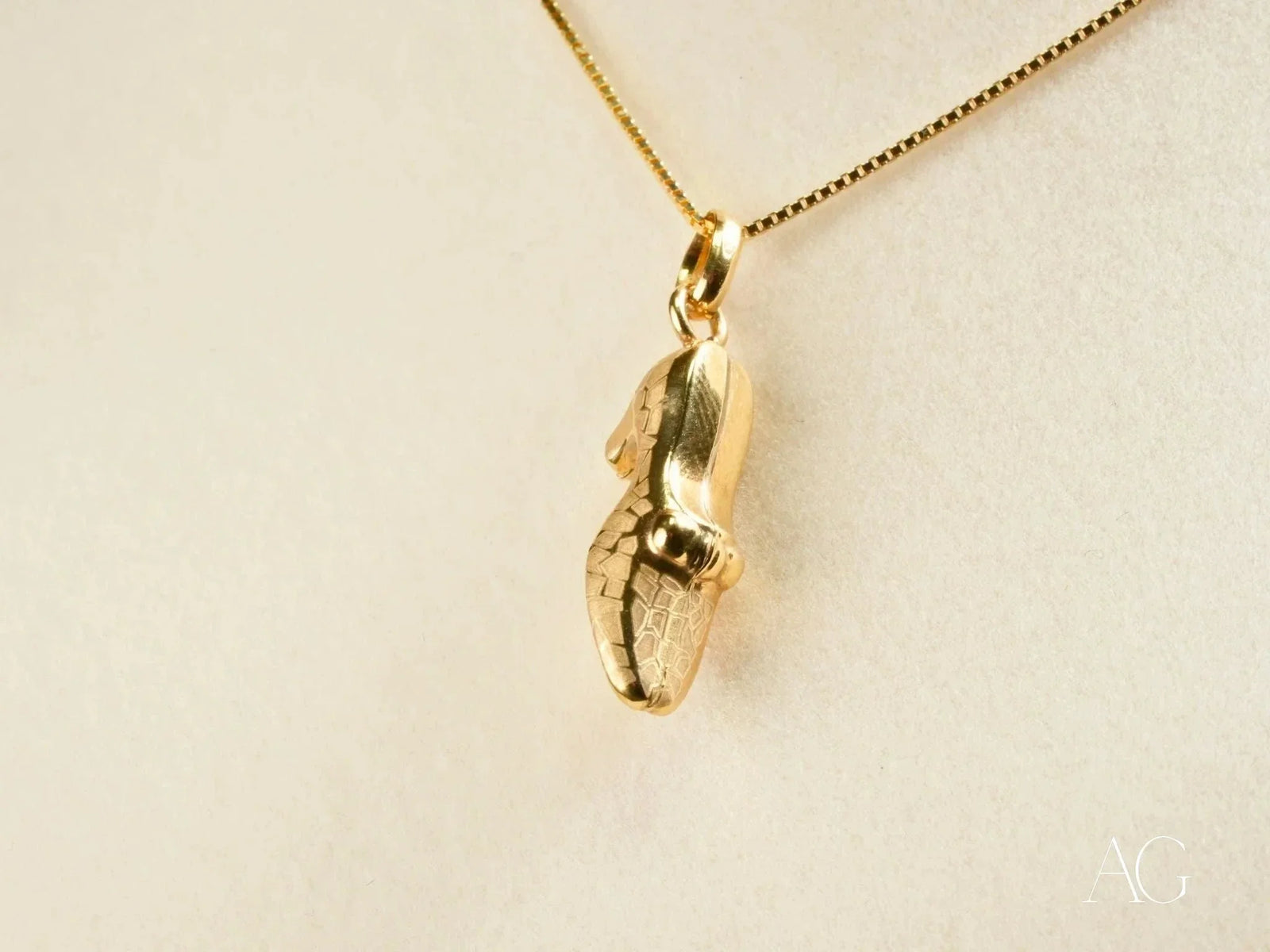 Golden Steps art gold jewelry shoes pendant with high heel design