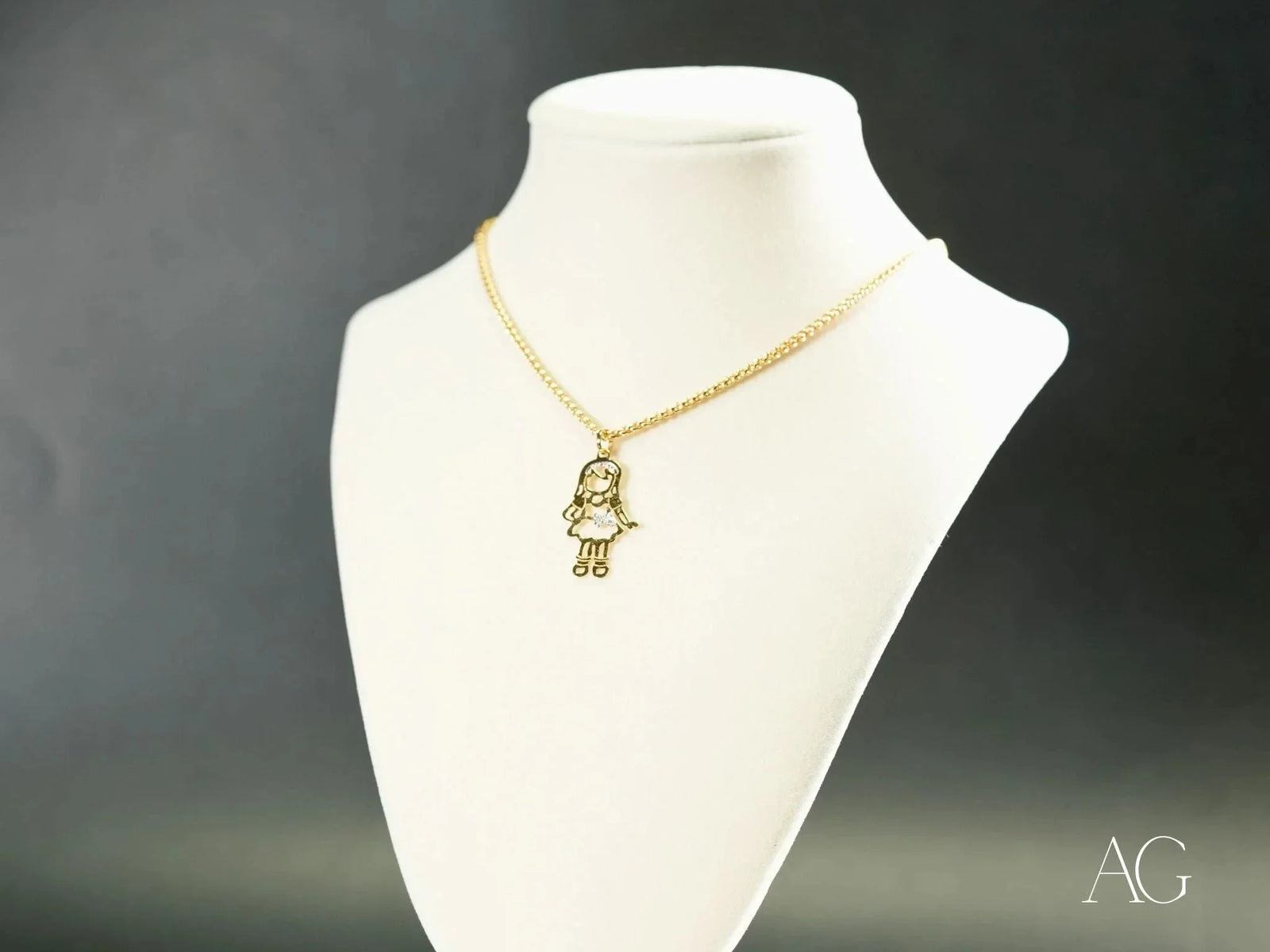Golden Treasures Pendant: 18k solid gold necklace with girl-shaped pendant