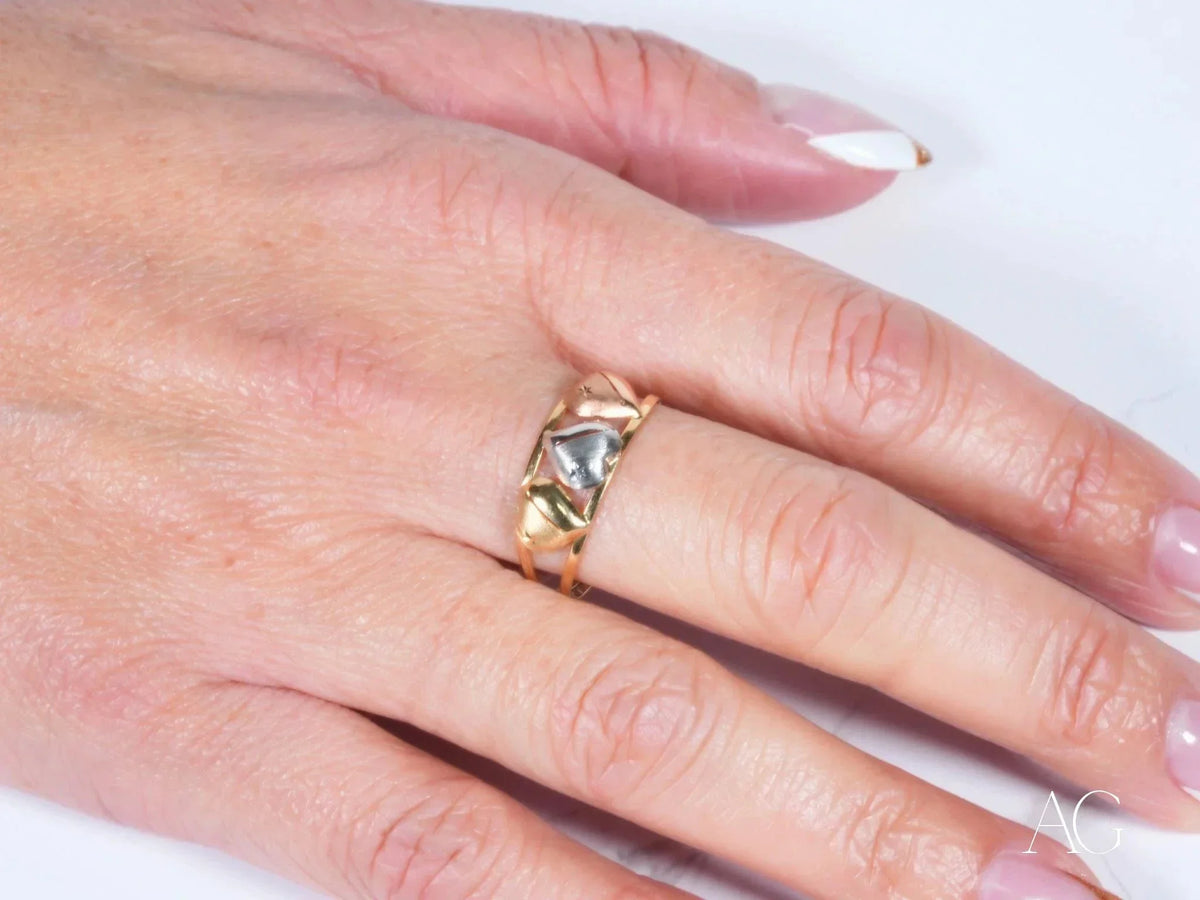 Golden Trio 18k 3-tone hearts ring with three gold tones