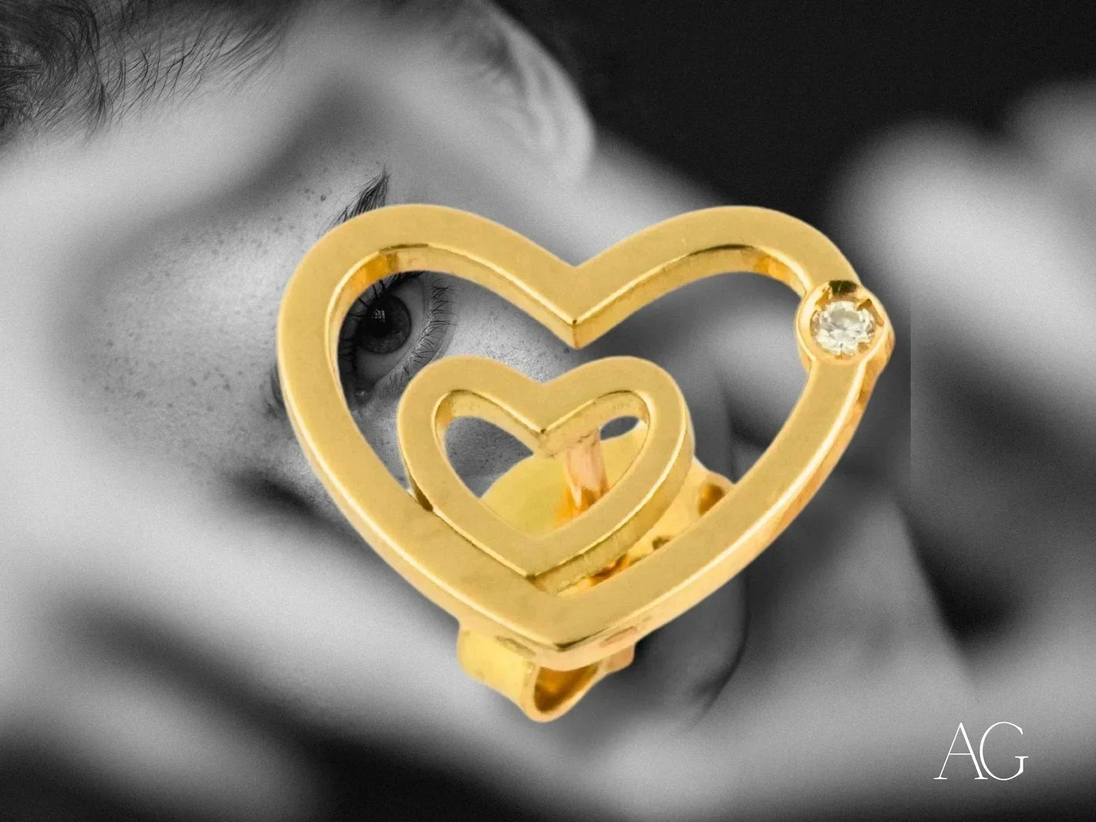 Golden heart diamond stud earring from 18K Yellow Gold 4Hs Collection