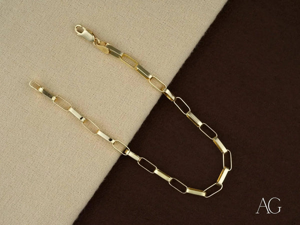 Elegant 18K Gold Bracelet