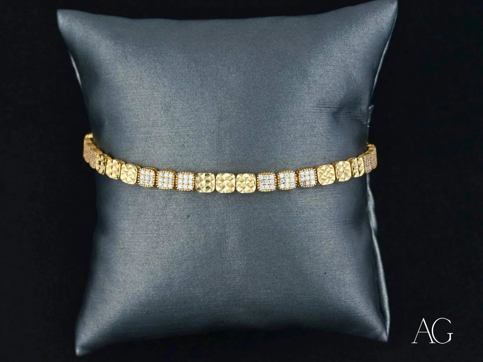 Luxurious solid 18k gold bracelet with alternating rows of polished gold and cubic zirconia