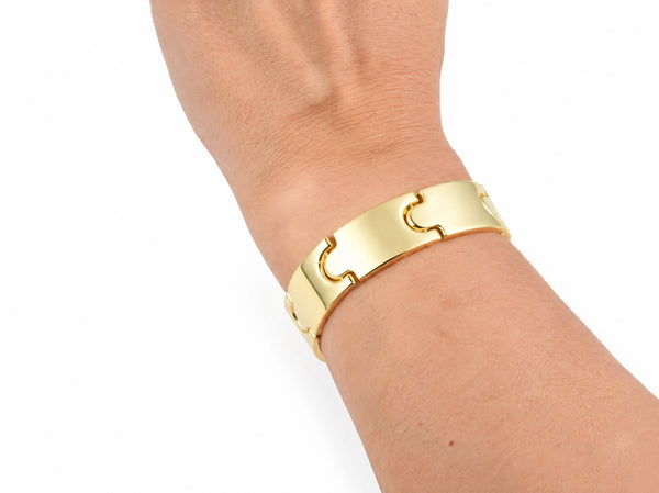 Luxurious men's 18k gold bracelet lifestyle, close wrist view