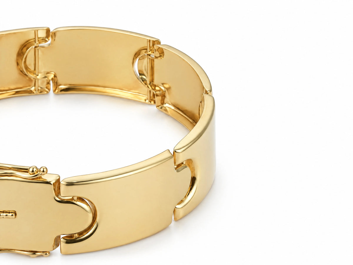 Macro detail of luxurious men's 18k gold bracelet link
