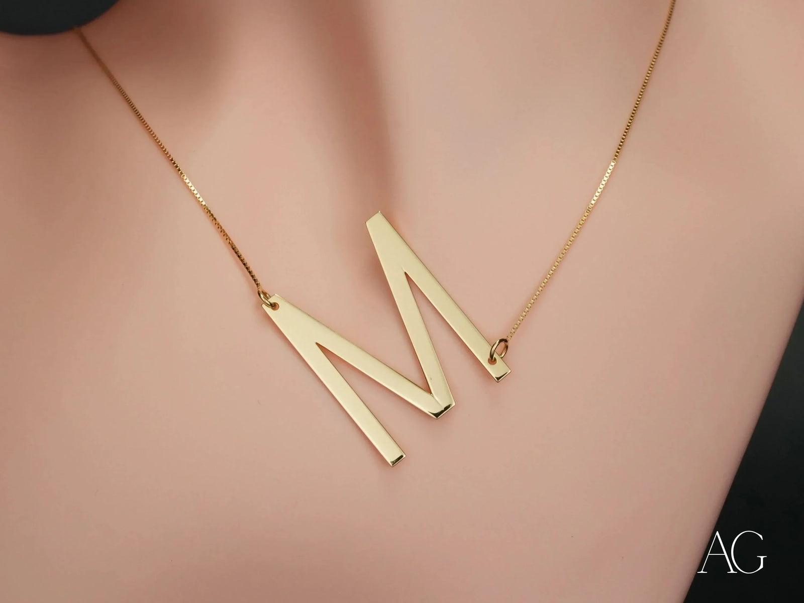 Personalized 18k gold letter M pendant necklace