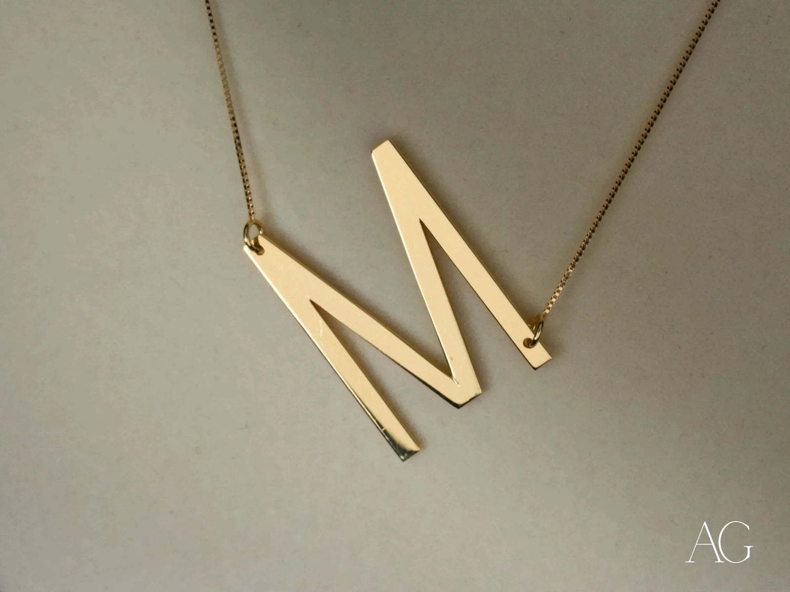 Gold 18k personalized necklace with letter M pendant