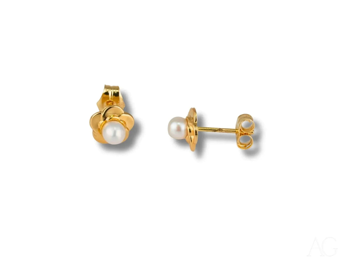 Petal Pearl 18K yellow gold floral earrings with pearl centers