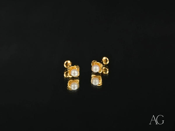 Petite Blossom 18K gold pearl earrings with white pearls in floral settings
