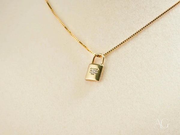 Petite lock small locker pendant in art gold jewelry with heart stones