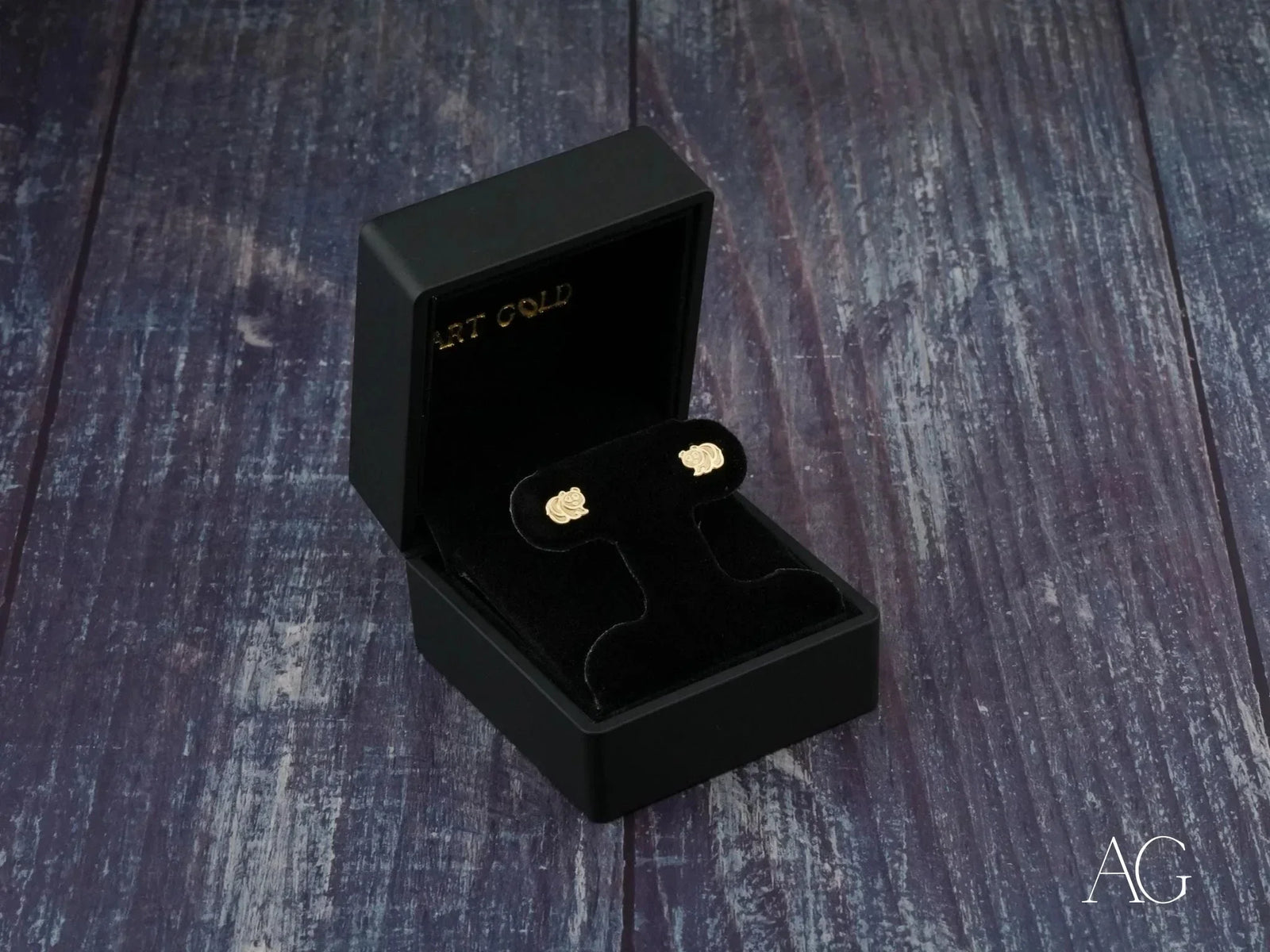 Certified 18k solid gold Playful Piglet stud earrings in black box