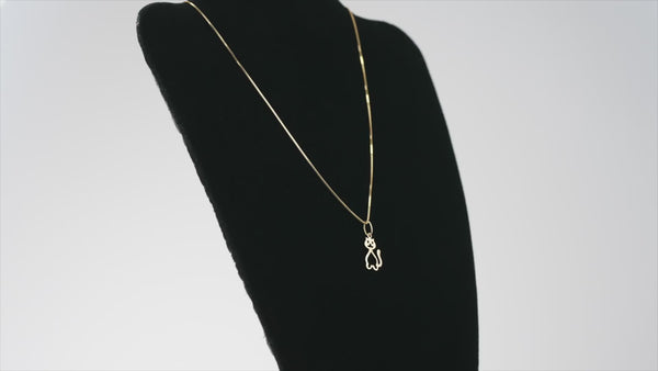 Short video showing the 18 k gold cat pendant from multiple angles, highlighting the shiny surface and how the charm moves on a chain.