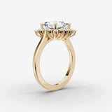 Aurore asscher diamond setting in gold, detail view