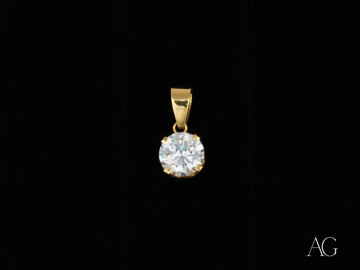Radiant solitaire pendant in art gold jewelry with brilliant-cut diamond