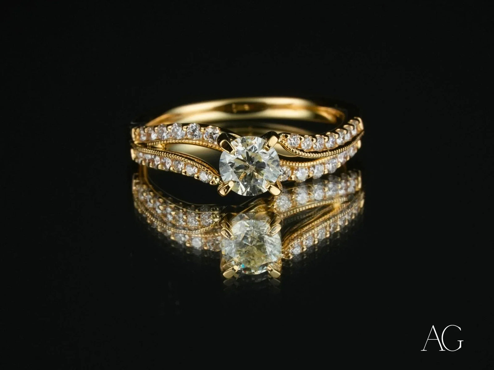Radiant Vow engagement ring in 18k yellow gold with round diamond