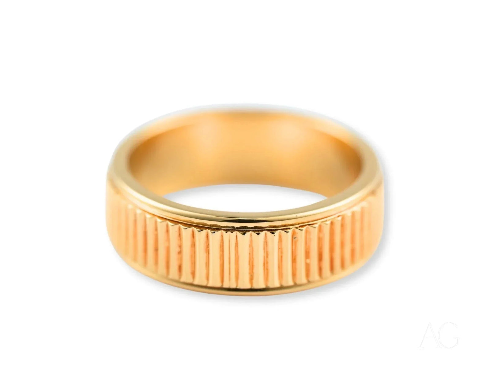 Regal Ridge gold wedding band with vertical ridging, classic fit