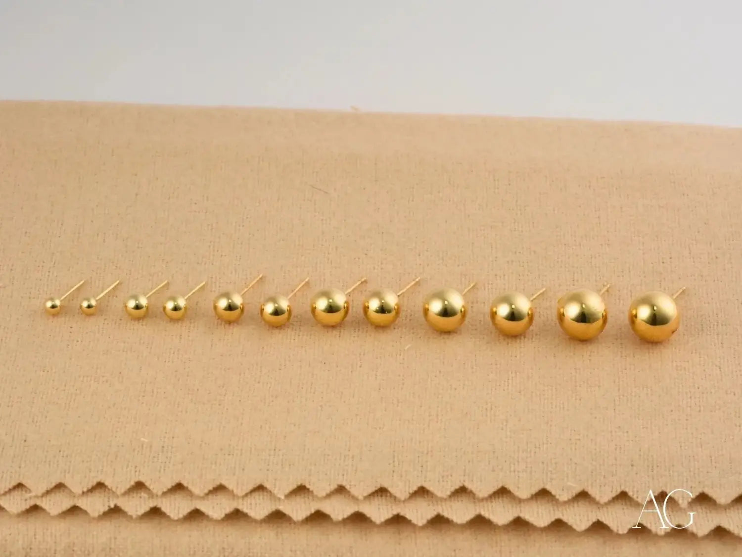 Classic Elegance - 18K Gold Ball Stud Earrings