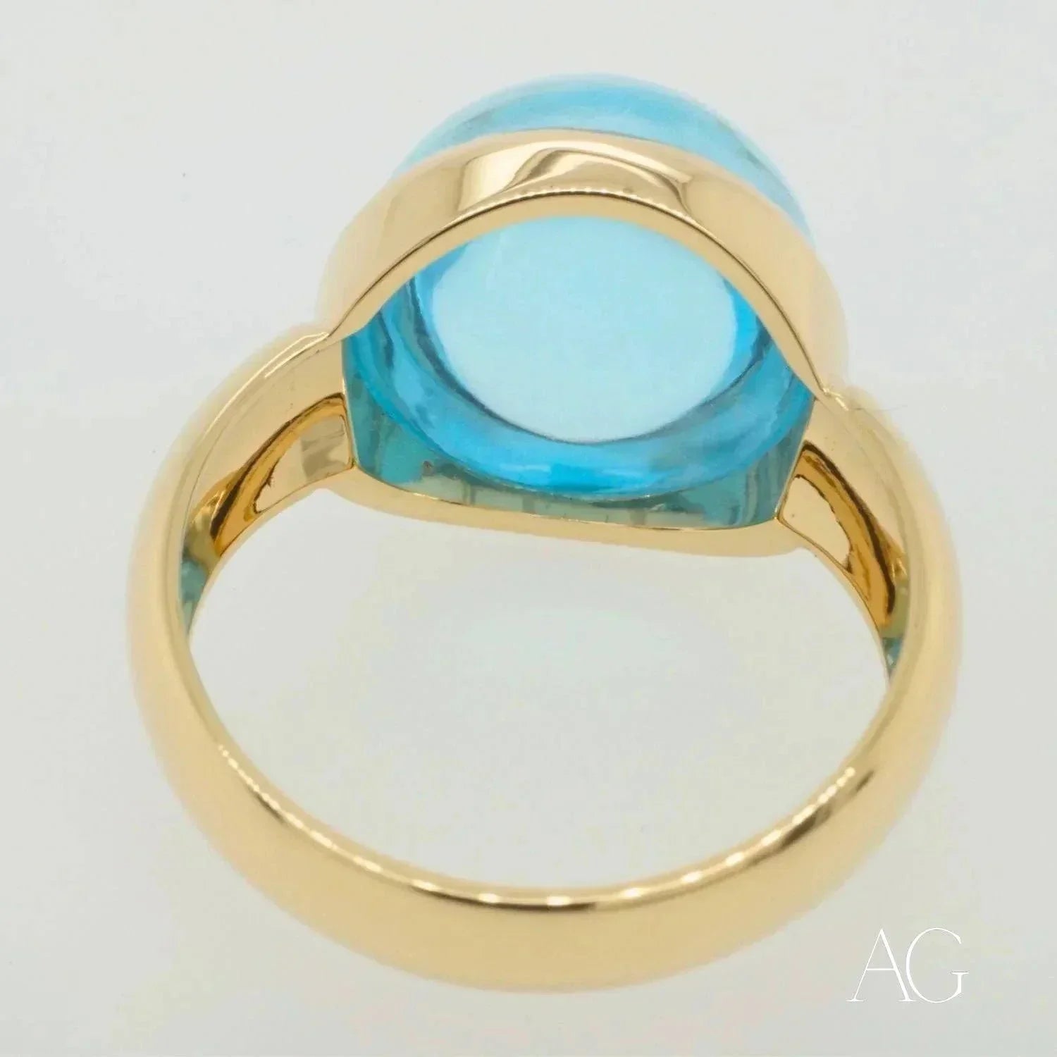 Elegant cabochon blue topaz ring with light blue gemstone