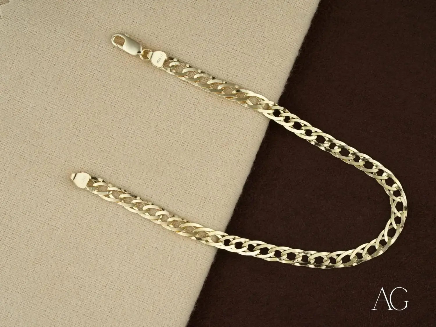 Golden elegance: double flated link bracelet for a sophisticated look