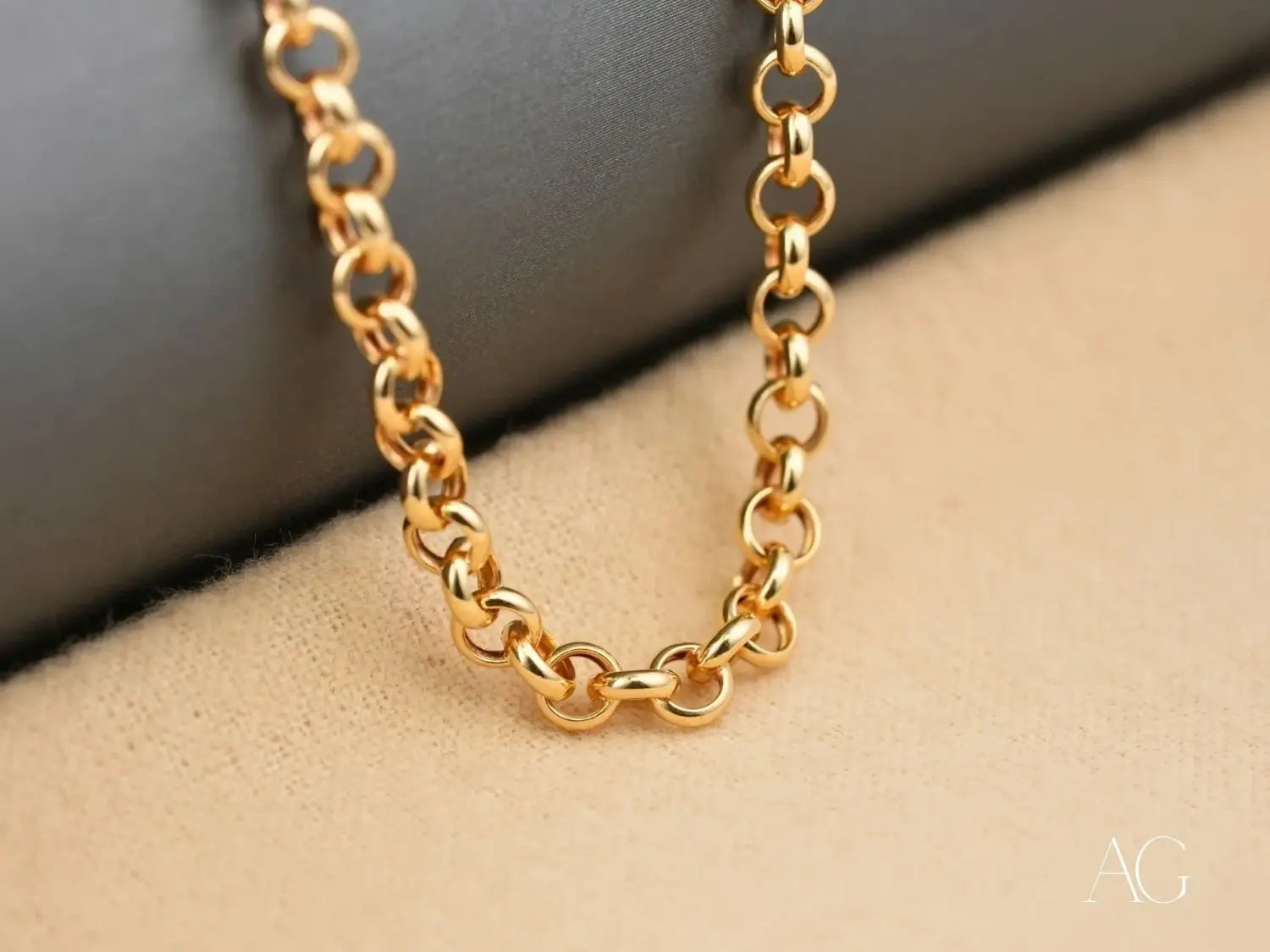 Bold 18K Gold Rolo Chain – Luxe Statement Necklace