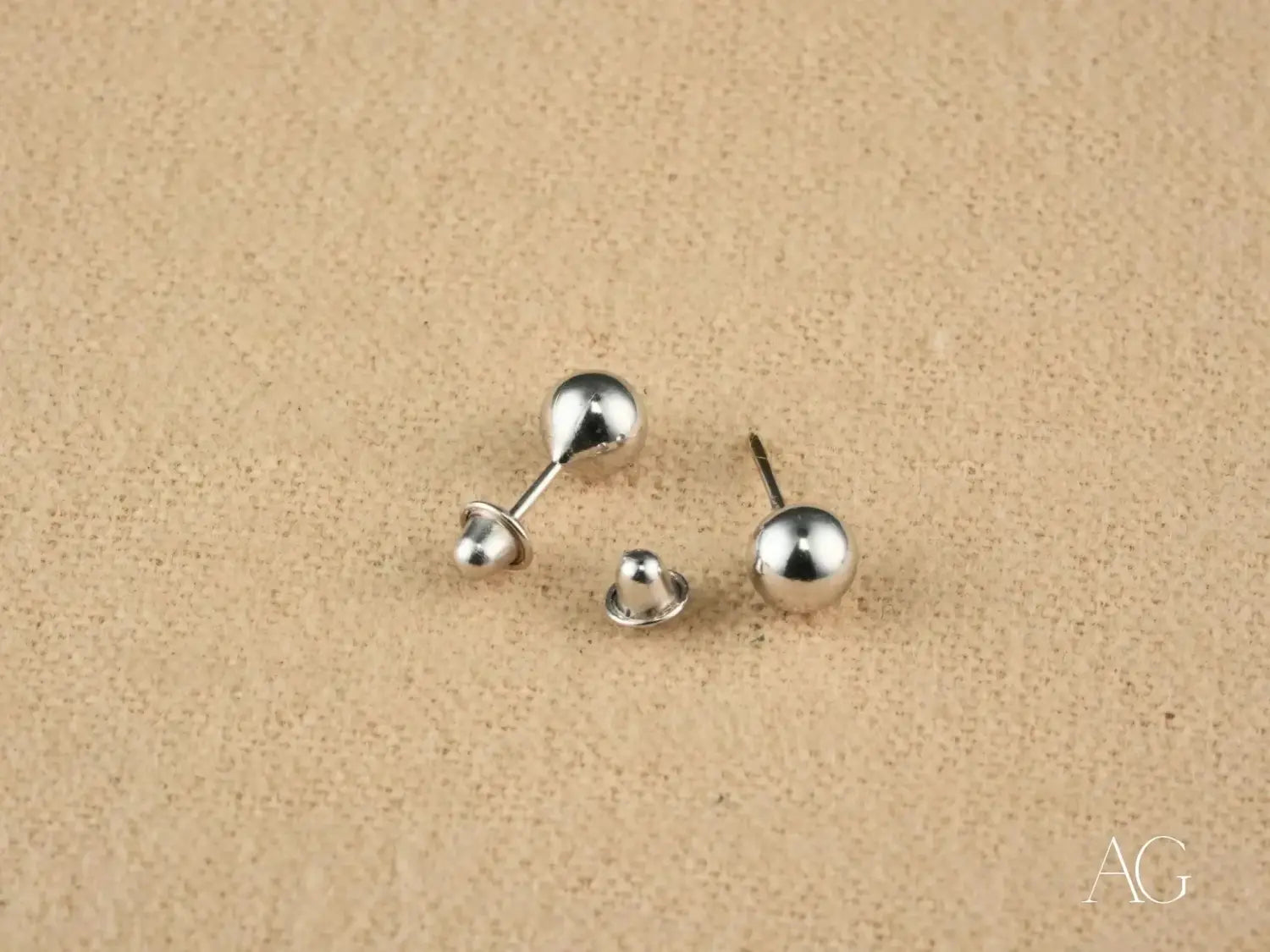 LuxeSphere 18K – Classic Gold Ball Earrings