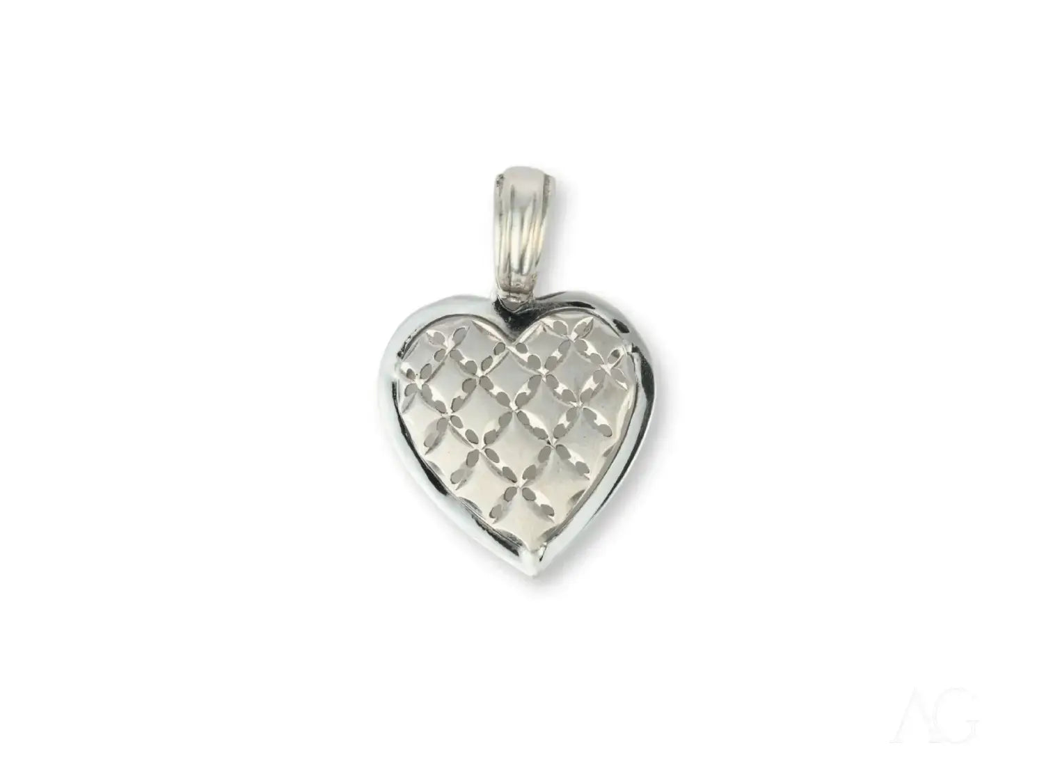 Silver cursed heart pendant with lattice pattern in art gold jewelry