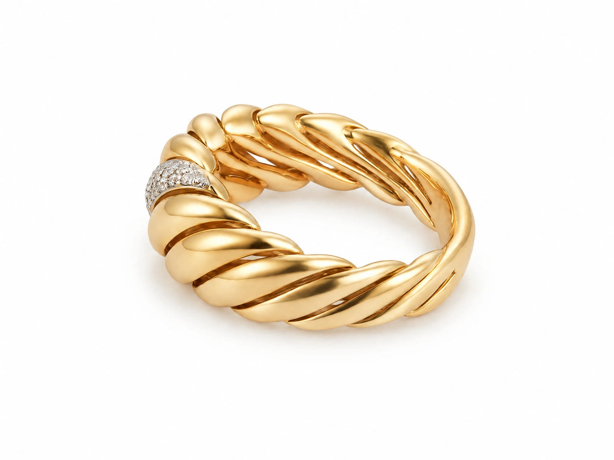 18K yellow gold diamond ring — additional outer-band angle