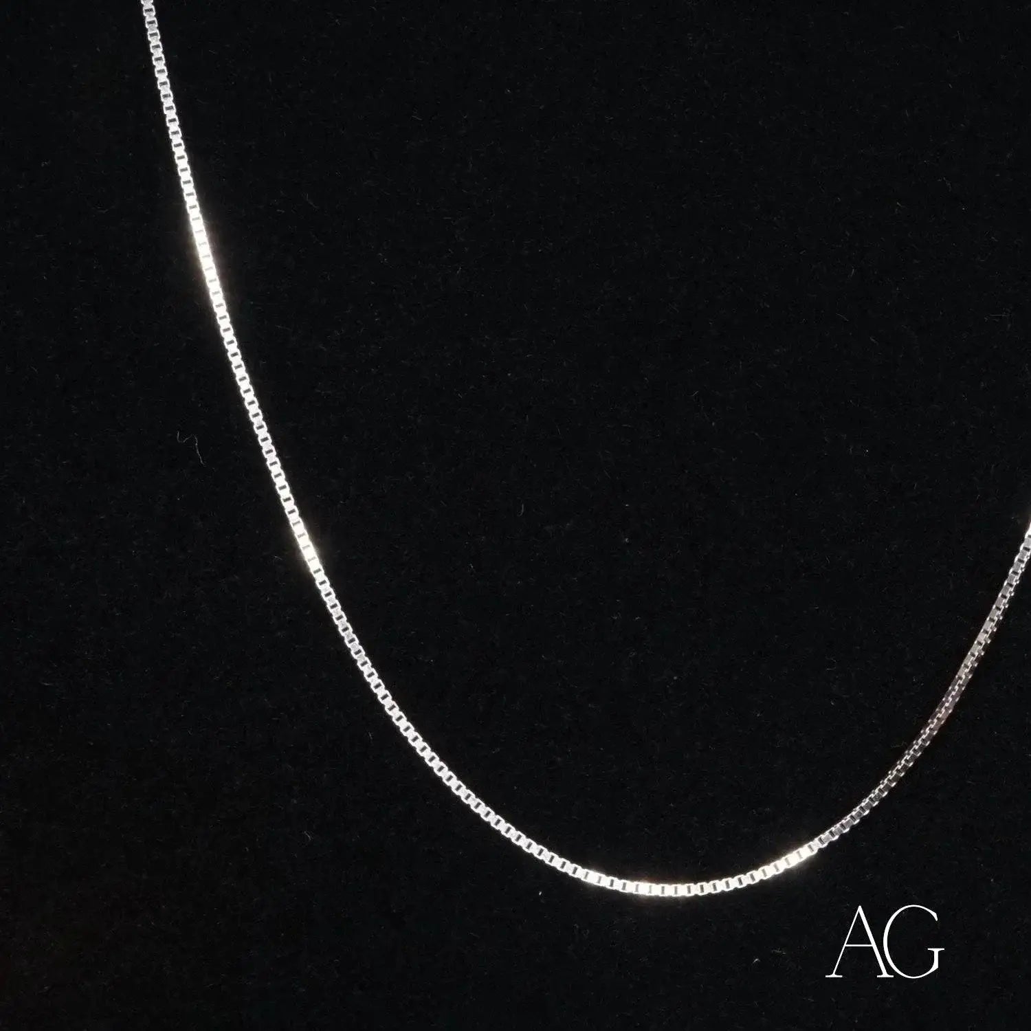 Sleek 18k gold box chain necklace with polished silver-toned finish