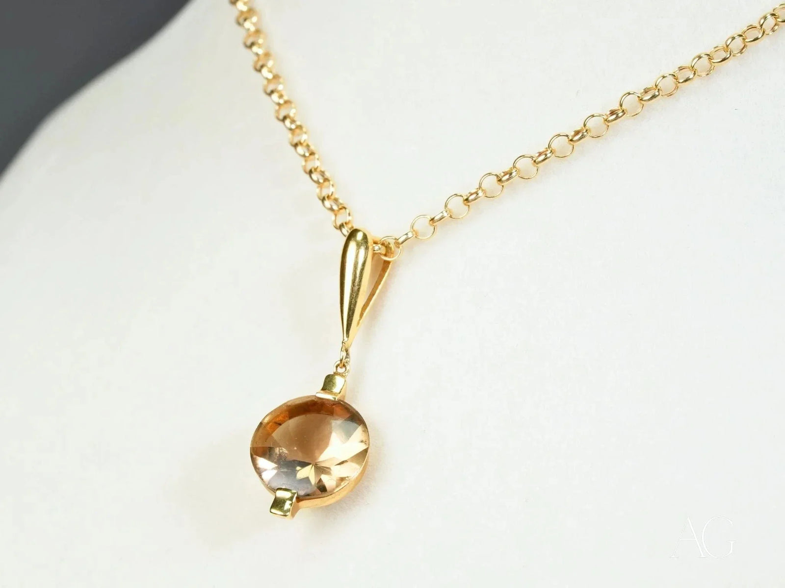 Smoked Crystal Luxe Pendant in 18k solid gold with amber gem
