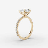Etoile pear diamond setting in gold, detail view