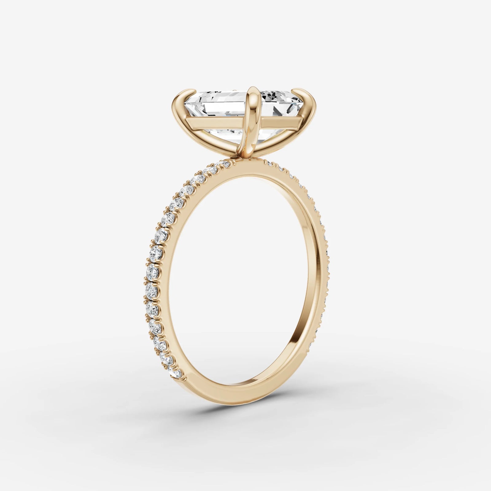 Etoile emerald diamond setting in gold, detail view