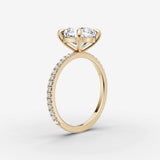Etoile cushion diamond setting in gold, detail view