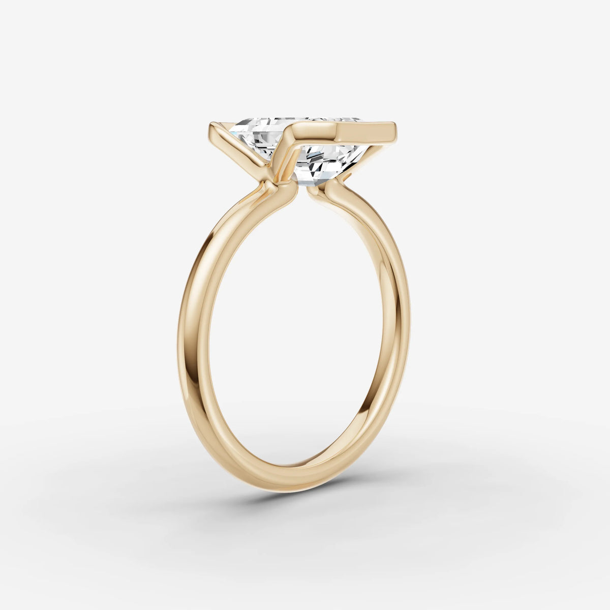 Demi emerald diamond setting in gold, detail view