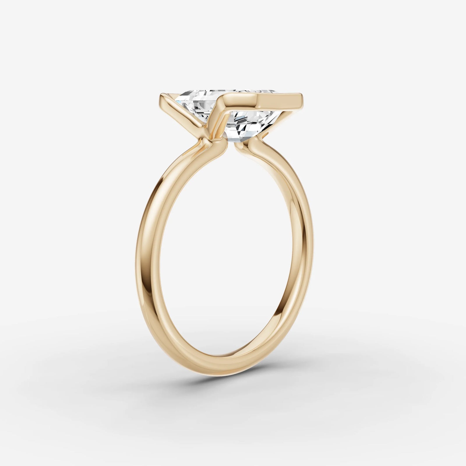 Demi emerald diamond setting in gold, detail view