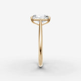 Cathedrale radiant diamond setting in gold, angled view