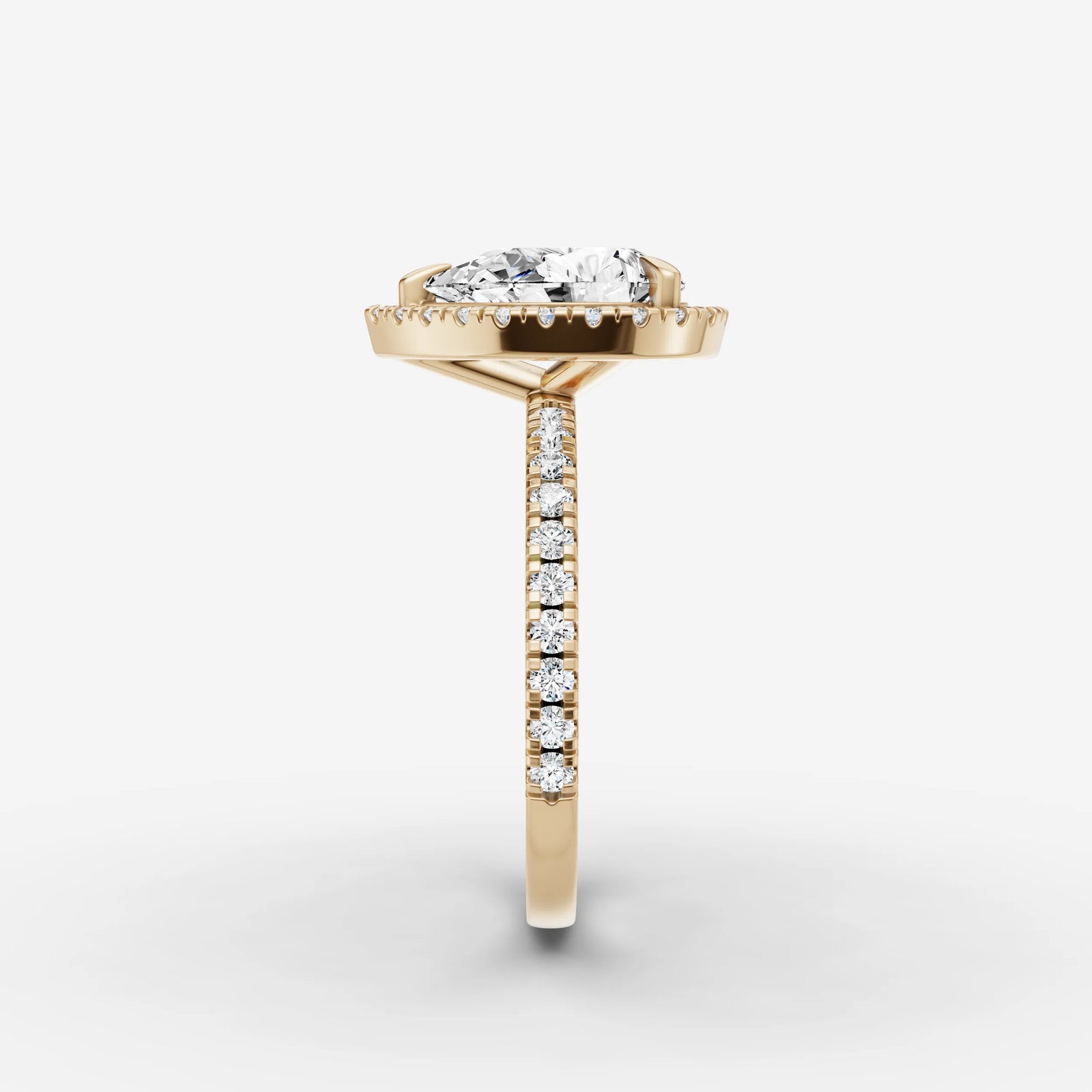 Aurore Etoile pear diamond setting in gold, angled view