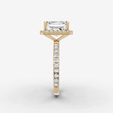 Aurore Etoile emerald diamond setting in gold, angled view