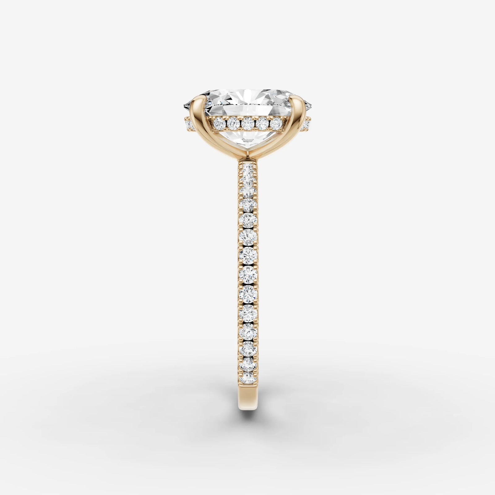 Mystere Etoile oval diamond setting in gold, angled view
