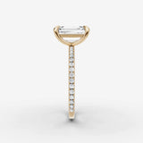 Etoile emerald diamond setting in gold, angled view