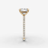 Etoile cushion diamond setting in gold, angled view