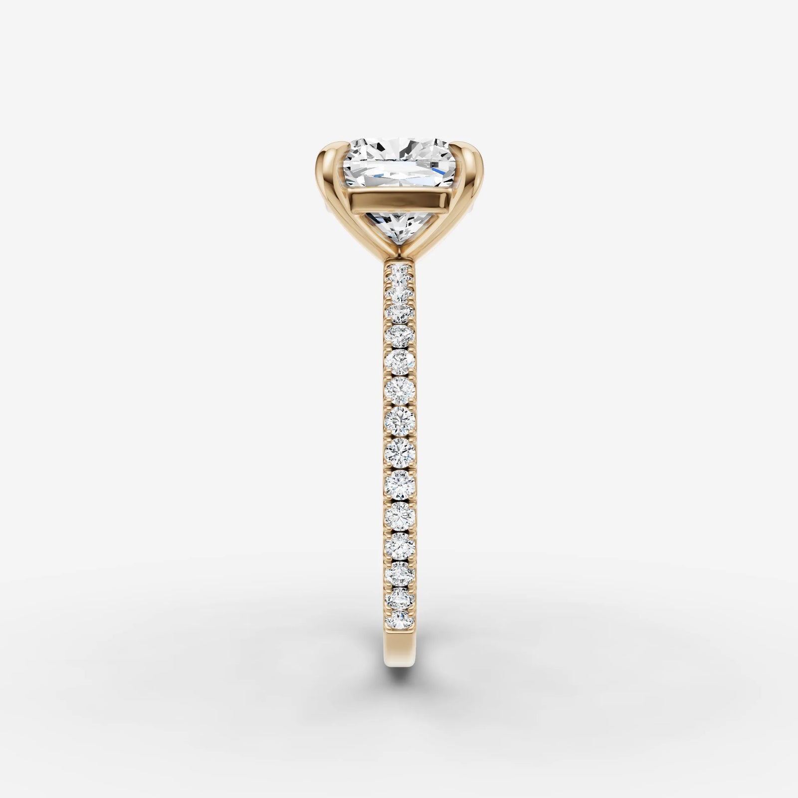 Etoile cushion diamond setting in gold, angled view
