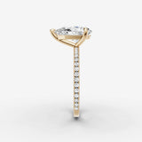 Etoile pear diamond setting in gold, angled view