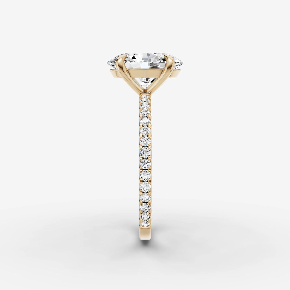 Etoile oval diamond setting in gold, angled view