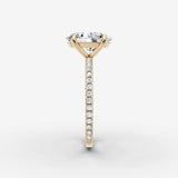 Etoile oval diamond setting in gold, angled view