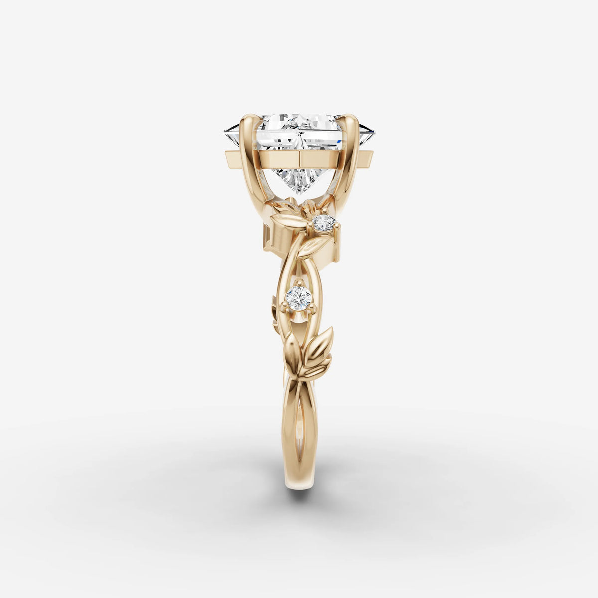 Fleur princess diamond setting in gold, angled view