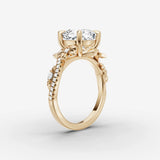 Fleur cushion diamond setting in gold, detail view