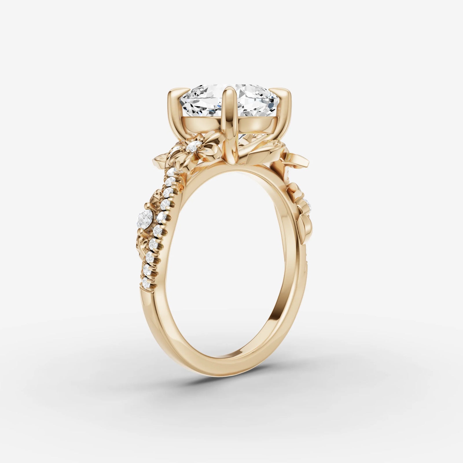 Fleur cushion diamond setting in gold, detail view